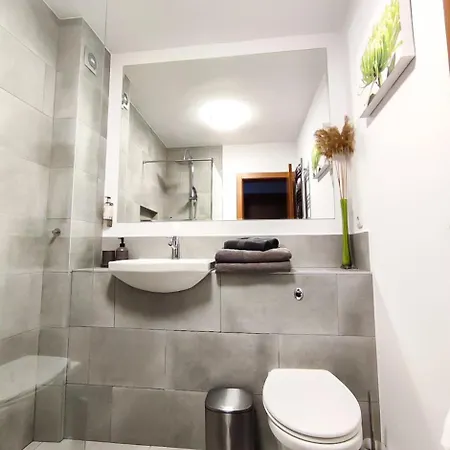 Apartman Gala 2bedroom 200m From Gondola Banszko