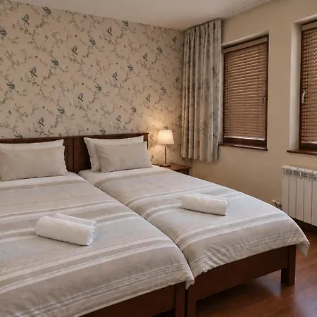 Апартаменты Gala 2-Bedroom Mountain View 3 Min Walk To Gondola