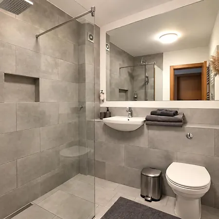 Апартаменты Gala 2-Bedroom Mountain View 3 Min Walk To Gondola *